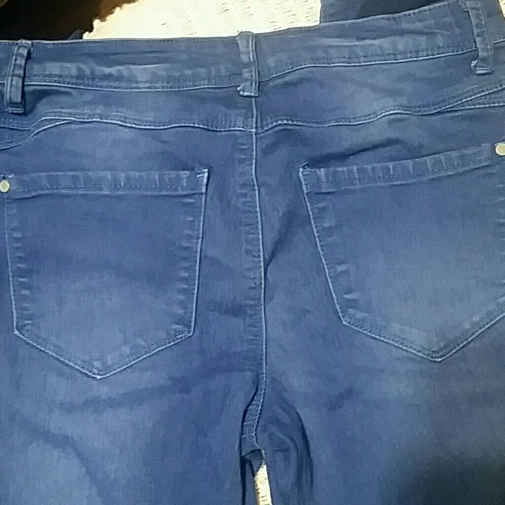 3/$15 Stretchy skinny jeans, great condition - Picture 4 of 5